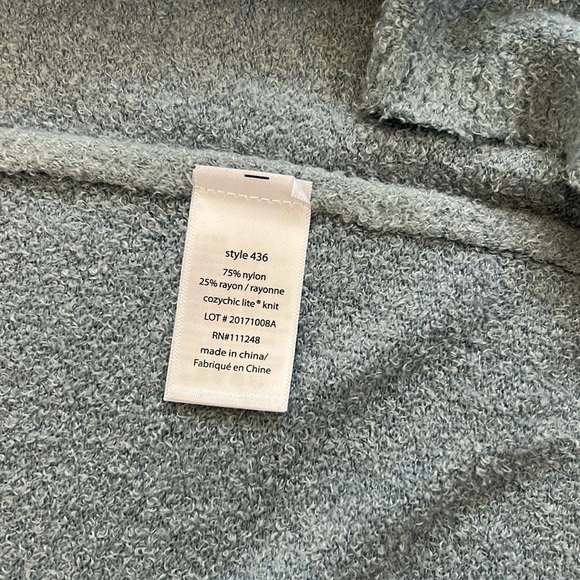 Barefoot Dreams Cream and Blue Ombre Cardigan Size S/M - Picture 5 of 6